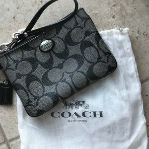 MUST GO Coach Wristlet